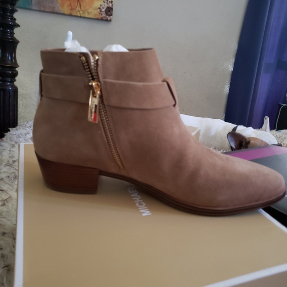 Michael kors  boots - Picture 4 of 4